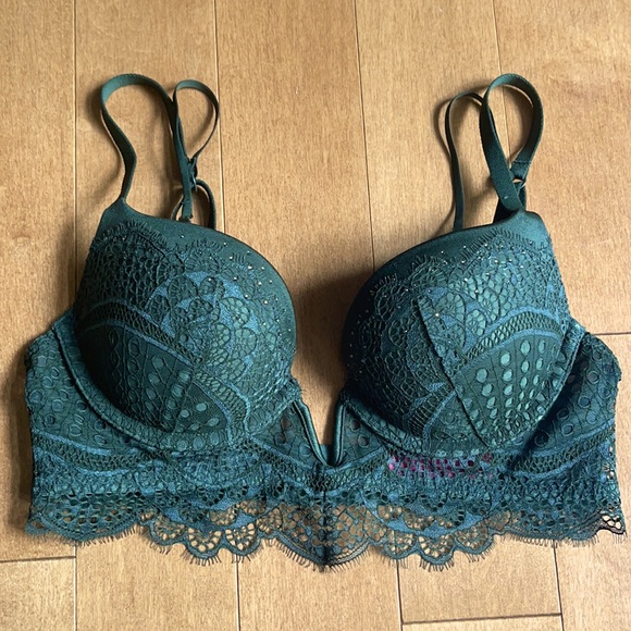 La SENZA Other - NWOT La Senza Beyond Sexy Lace Bra in Army Green